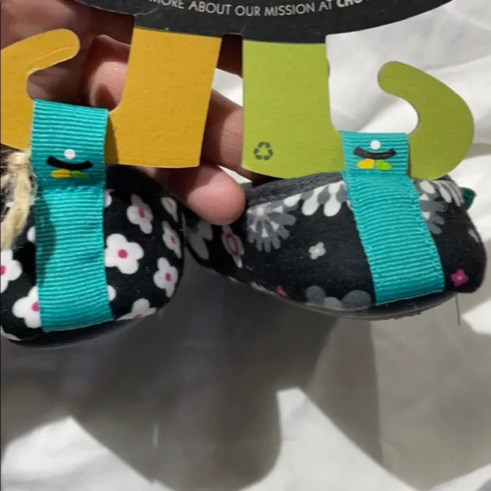 Chooze 9-10 mismatched matched slipper NWT